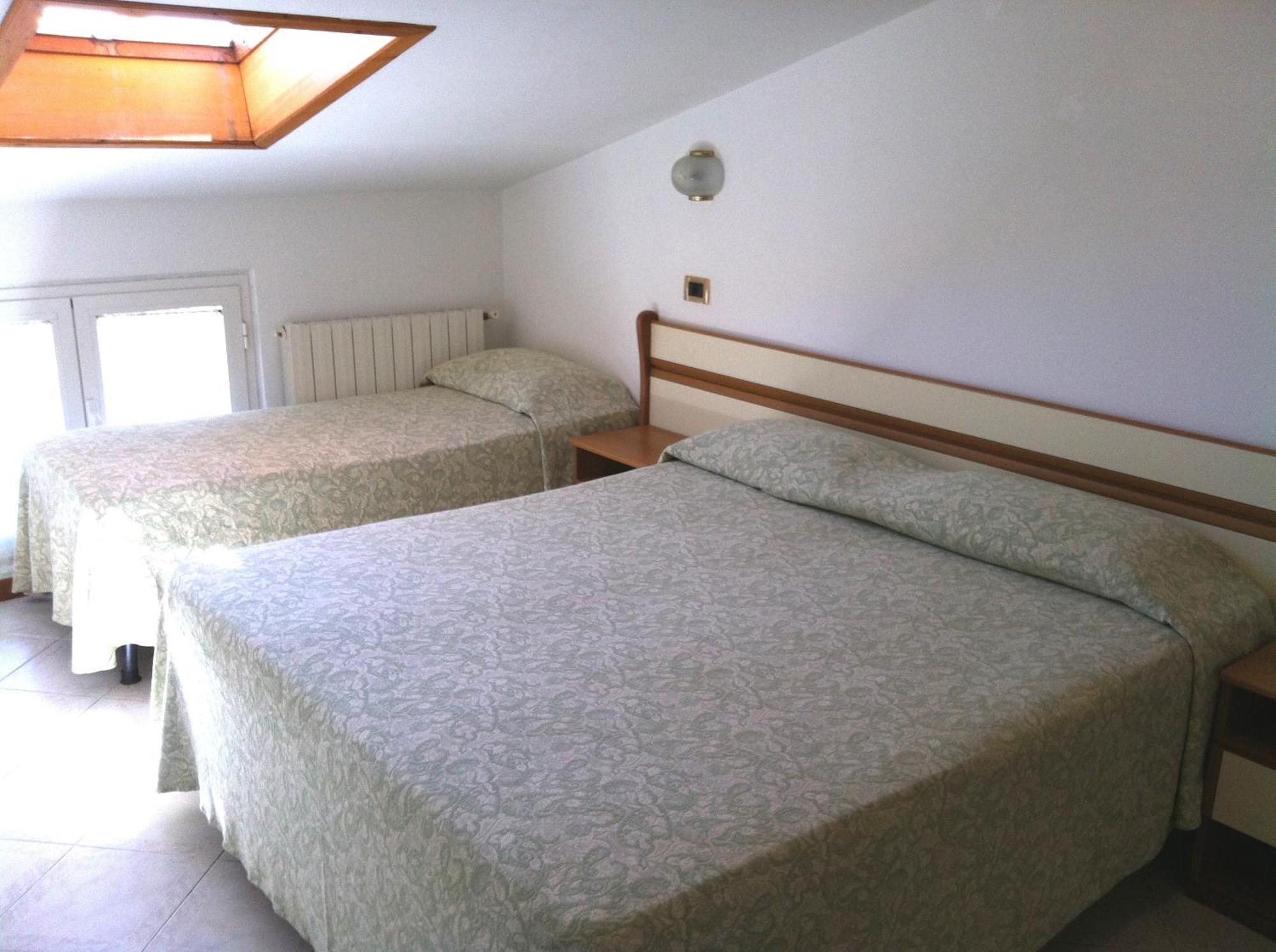 Hotel I 4 Assi Viareggio Bagian luar foto