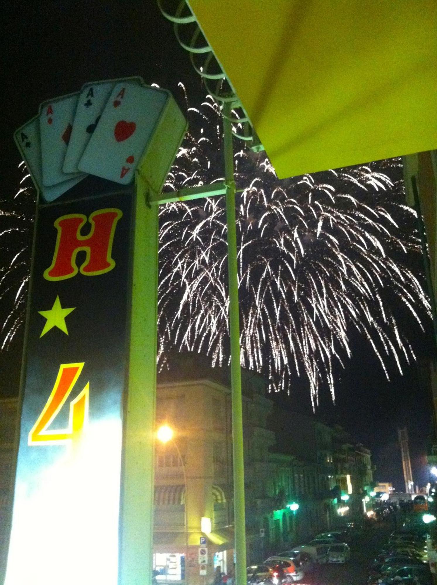 Hotel I 4 Assi Viareggio Bagian luar foto