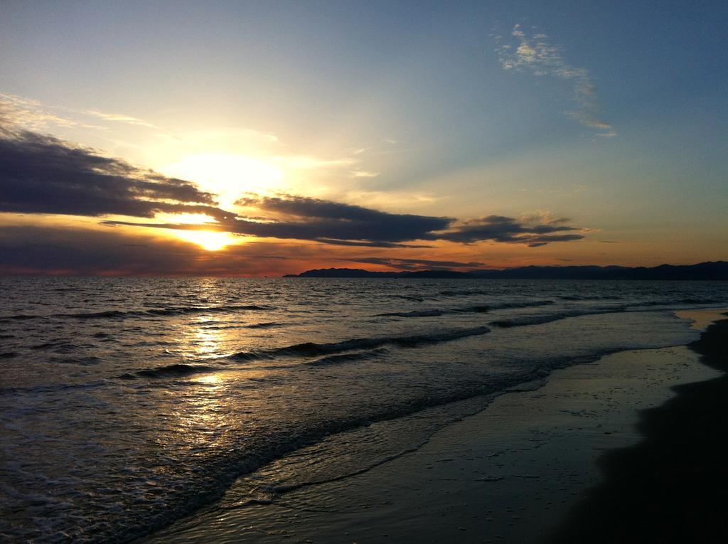Hotel I 4 Assi Viareggio Bagian luar foto