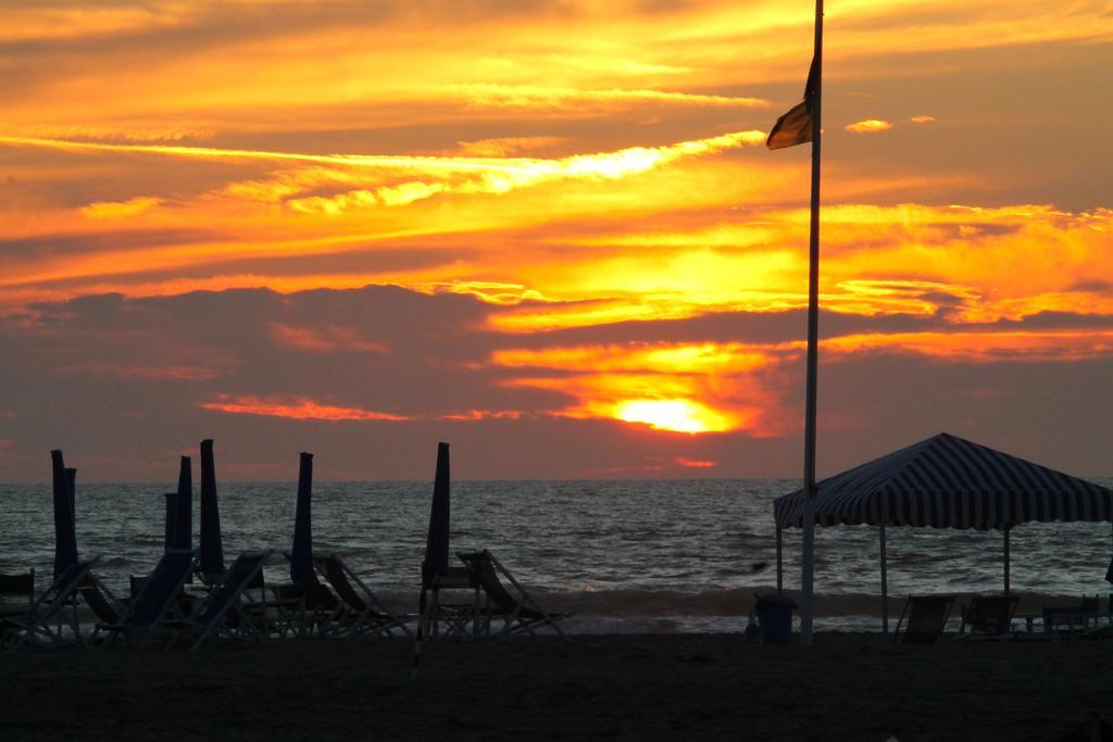 Hotel I 4 Assi Viareggio Bagian luar foto