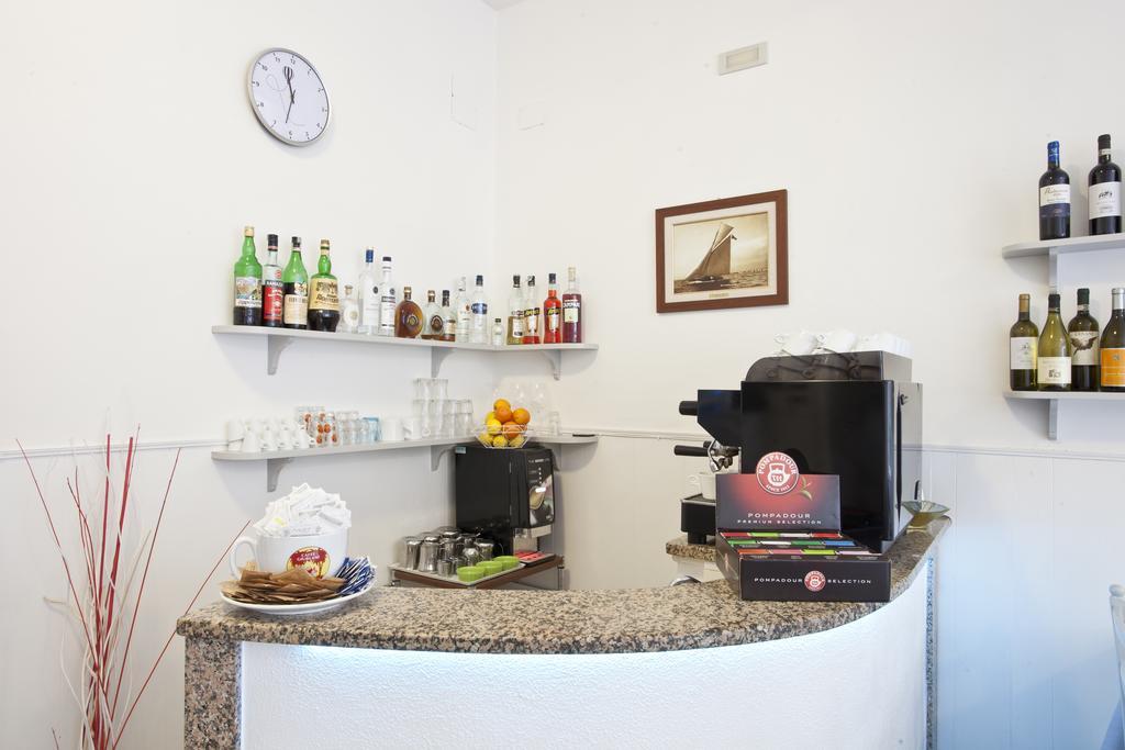 Hotel I 4 Assi Viareggio Bagian luar foto