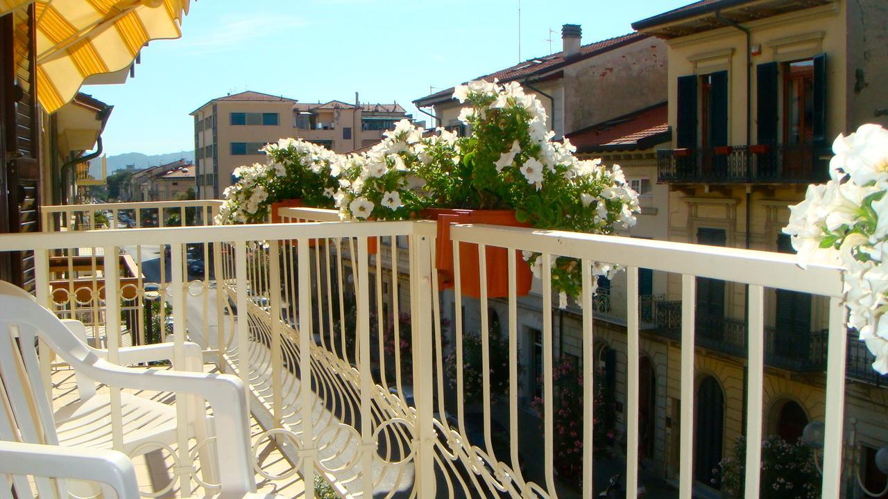 Hotel I 4 Assi Viareggio Bagian luar foto